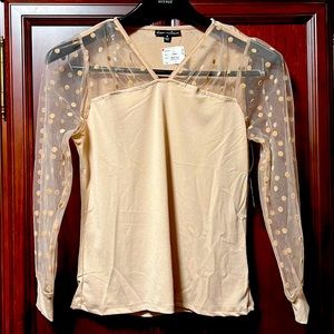 Brand New Alison Andrews classically designed taupe super stretch fashion blouse